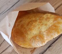 Чебурек с сосиской и морковью по-корейски
