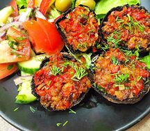 Обед фаршированные грибы с овощами