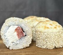 Запечённый с беконом в кунжуте