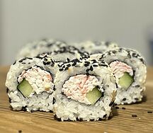 Калифорния с крабом в кунжуте