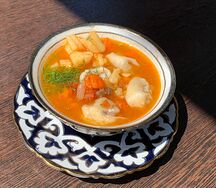 Чучвара с овощным бульоном