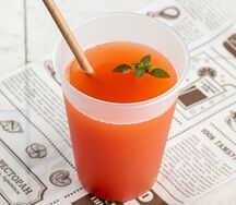 Розовый лимонад (клубника-ананас)