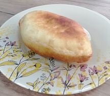 Пирожок с капустой жареный