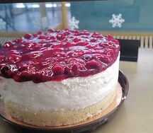 Фирменный торт Няшки-вкусняшки с вишней