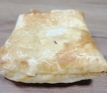 Слойка с ветчиной и сыром