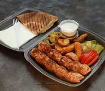 Гиропорция из куриного люля-кебаба