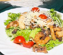 Салат Цезарь с креветкой