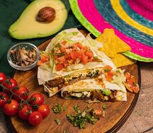 Tex-Mex Casa Dilla с курицей BBQ и моцареллой