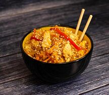 Острый вок с рисом и цыпленком по-китайски