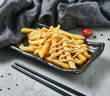 Картофель фри с сырным соусом