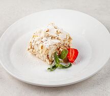 Меренговый рулет с голубикой
