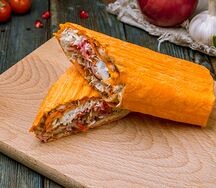 Шаурма с курицей в сырном лаваше