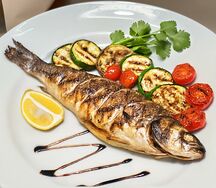 Сибас, запечённый целиком с овощами