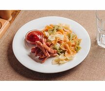 Сосиска с макарошками