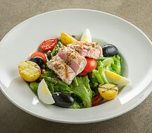 Теплый салат с тунцом