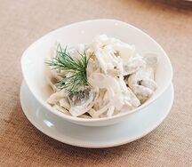 Грузди со сметаной и луком