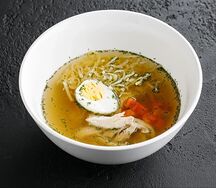 Куриный бульон с лапшой