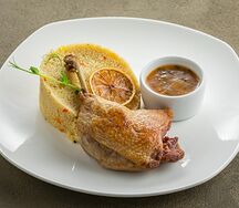 Томленая утиная ножка с кускусом и цитрусовым соусом