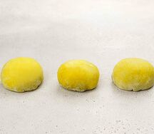 Моти с клубникой и фейхоа (3 шт)