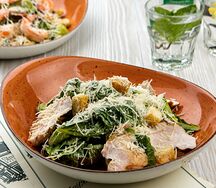 Салат Цезарь с куриным филе гриль