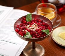 Кедровые орехи с дикой брусникой и сгущенным молоком