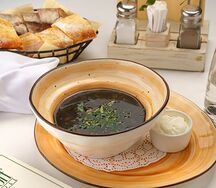 Грибной суп с перловой крупой и сметаной