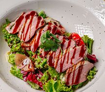 Салат с утиной грудкой