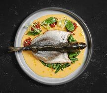 Дорадо с зеленой фасолью и соусом из кукурузы