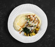 Бефстроганов с грибами и картофельным пюре