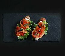 Брускетты с семгой