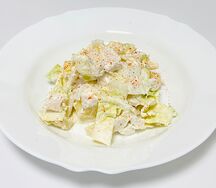 Салат с курицей и ананасами
