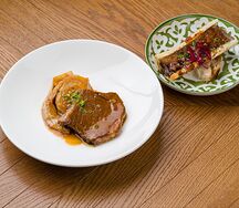 Филе конины с томленой капустой и мозговой косточкой