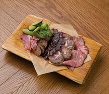 Мясная тарелка