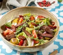 С говядиной и томатами