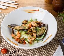 Салат Дары моря с морепродуктами