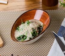 Салат Чука с ореховым соусом