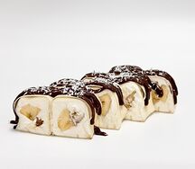 Сладкий ролл с бананом и шоколадом