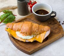 Круассан с окороком