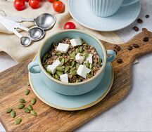 Сытная гречка с сыром и семенами тыквы