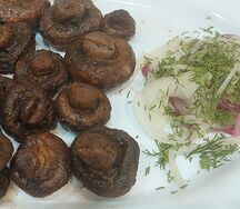 Грибы шампиньоны на углях