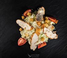 Салат Цезарь с курицей