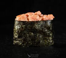 Суши Острый гункан с лососем