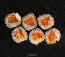 Острый мини ролл с лососем
