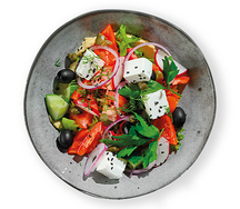 Ливанский салат с хумусом и питой