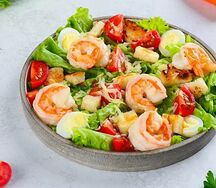 Цезарь с креветкой салат