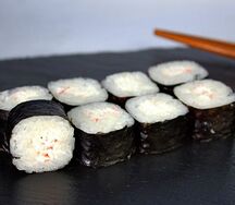 Классический ролл с крабом