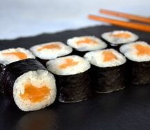 Классический ролл с лососем