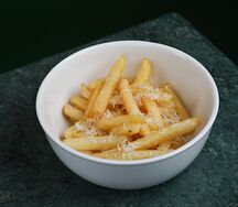 Картофель фри с пармезаном