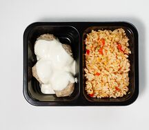 Куриные фрикадельки с рисом и овощами