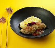 Люля-кебаб из цыпленка с картофельным пюре